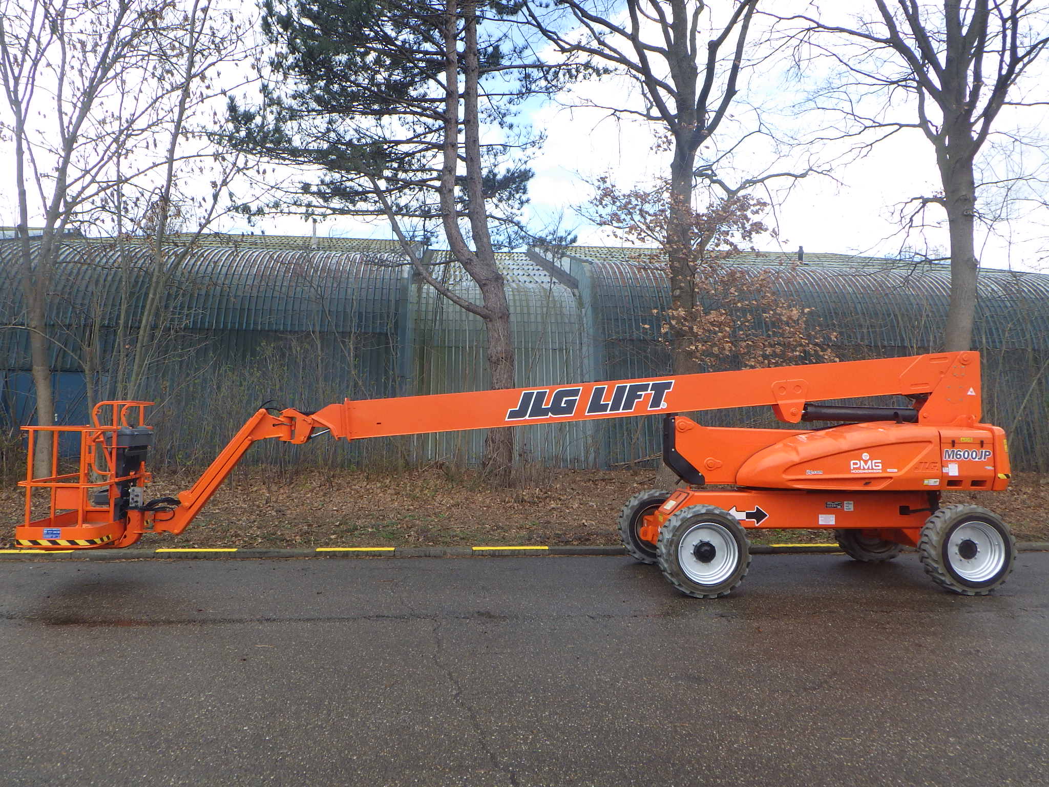 JLG M600JP