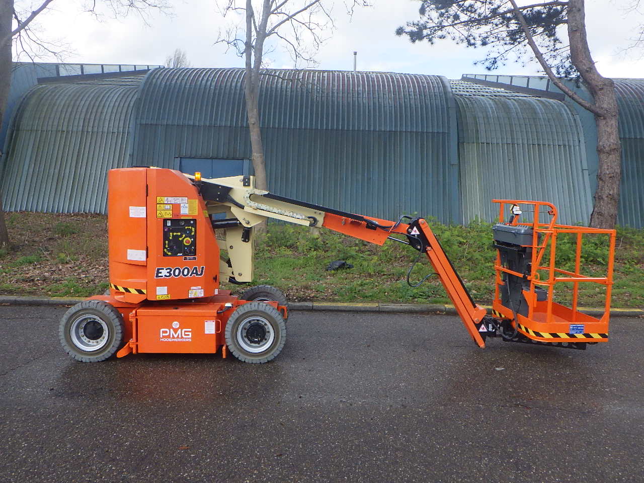 JLG E300AJ