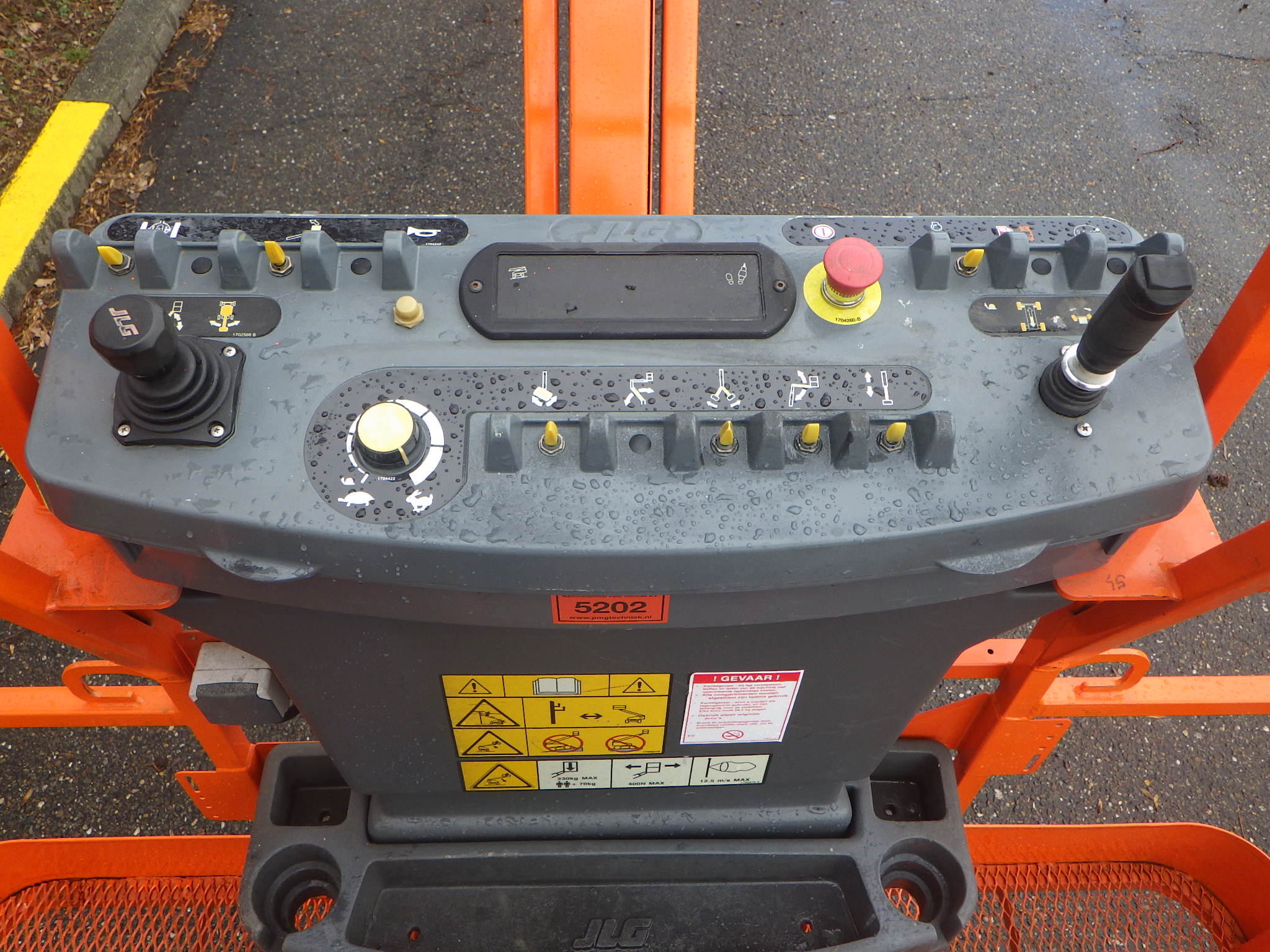 JLG M600JP