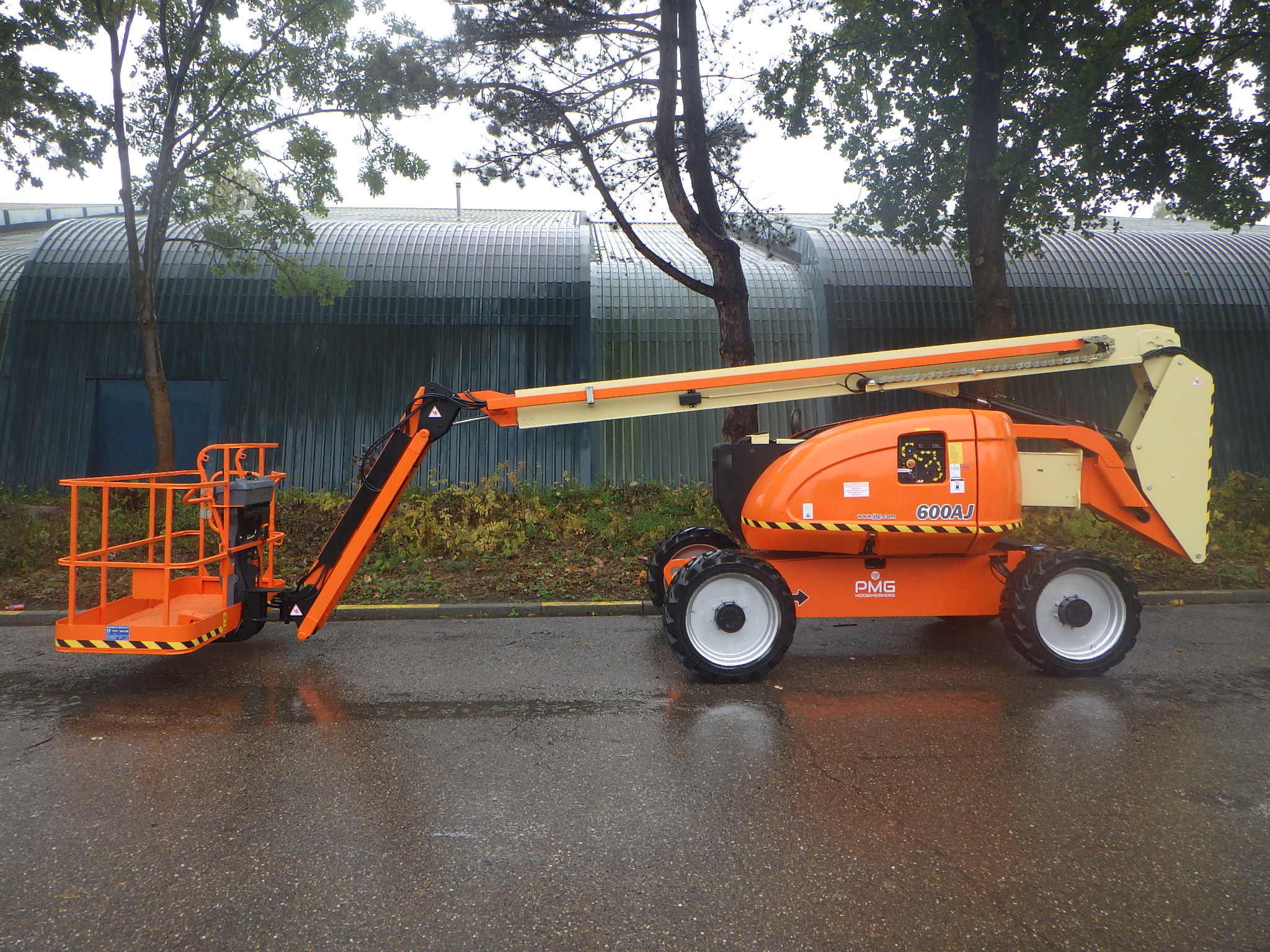 JLG 600AJ