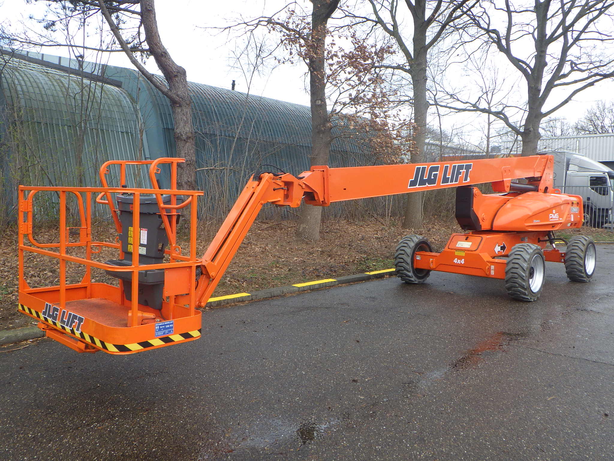 JLG M600JP