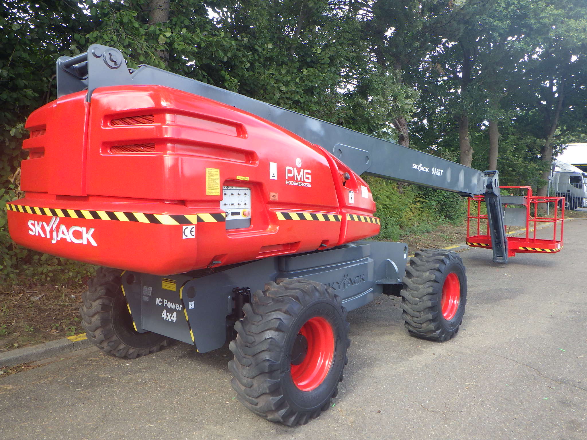 SkyJack SJ66T